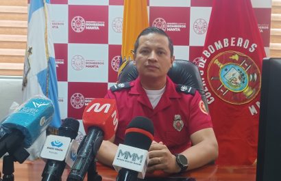 Julio Roca, del Cuerpo de Bomberos de Manta explica sobre protocolos que aplican en emergencias y motivos que retrasan llegada de ambulancias.