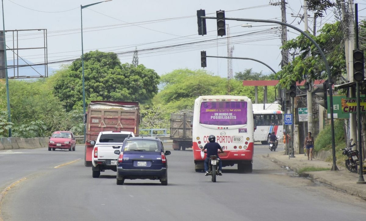 Tráfico colapsa Portoviejo: Principales avenidas saturadas al cierre del día