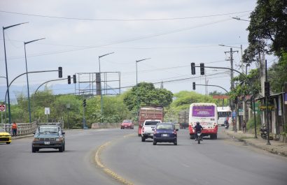 Tráfico colapsa Portoviejo: Principales avenidas saturadas al cierre del día