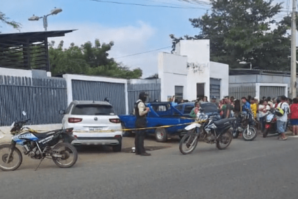 Balacera contra vehículo de docente en Unidad Educativa Picoazá genera alarma en Portoviejo