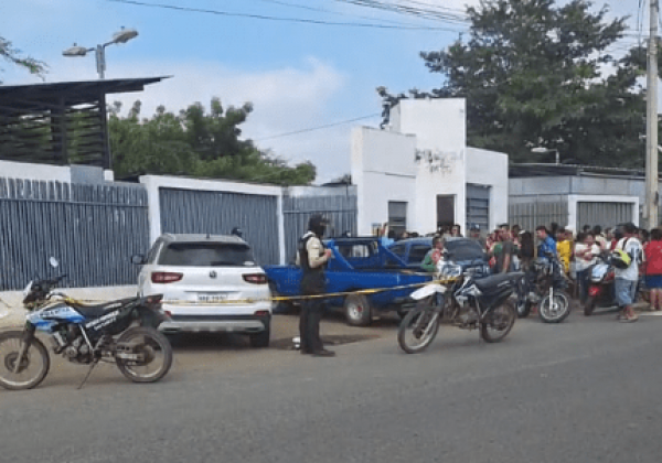 Balacera contra vehículo de docente en Unidad Educativa Picoazá genera alarma en Portoviejo
