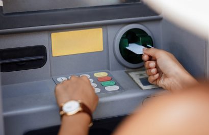 Bancos privados del Ecuador mantendrán operaciones a través de canales digitales y corresponsales durante feriado de mayo