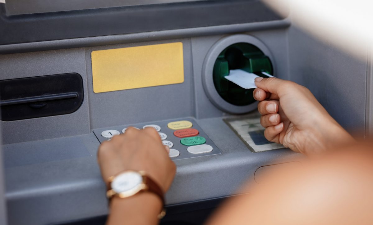 Bancos privados del Ecuador mantendrán operaciones a través de canales digitales y corresponsales durante feriado de mayo