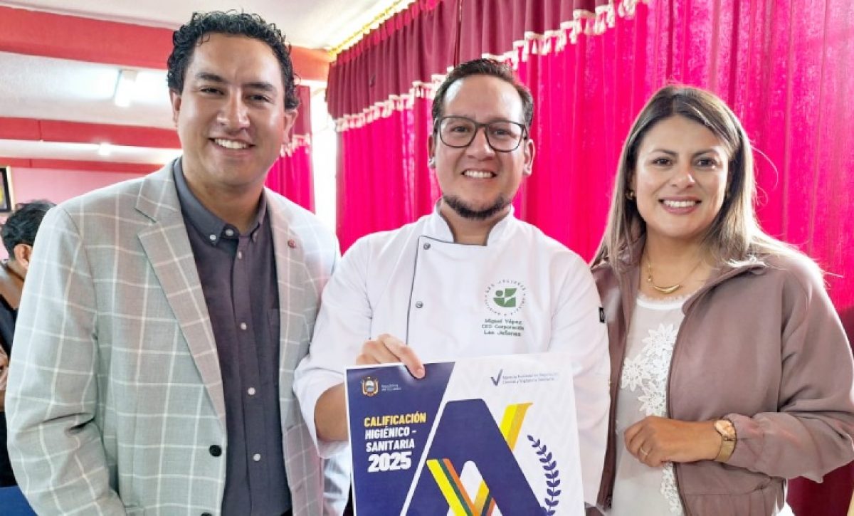 Bar escolar en Quito recibe primer "Sello de Excelencia Sanitaria" de Arcsa