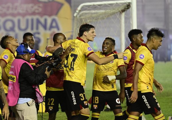 Barcelona SC vence a Delfín en Manta y sube al segundo lugar de la tabla