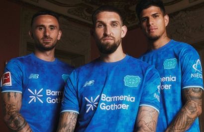 Bayer Leverkusen presenta tercera camiseta 2025-2026 con Piero Hincapié como modelo