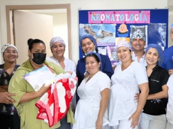 Bebé nació con 26 semanas y hoy sorprende con su recuperación en Santo Domingo