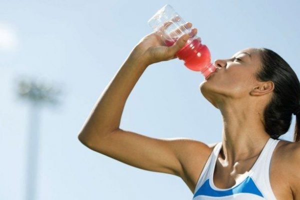 Bebidas hidratantes Beneficios y peligros según la ciencia