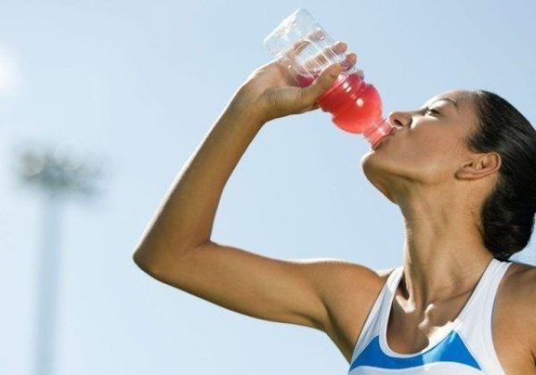 Bebidas hidratantes Beneficios y peligros según la ciencia