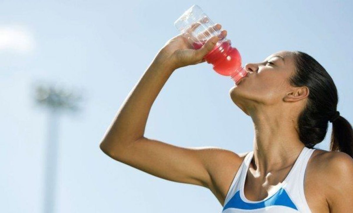 Bebidas hidratantes Beneficios y peligros según la ciencia