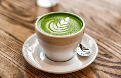 Beneficios y origen del matcha El té verde más popular de las redes sociales
