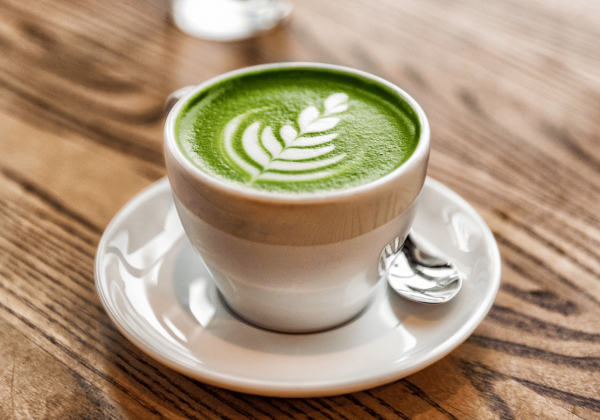 Beneficios y origen del matcha El té verde más popular de las redes sociales