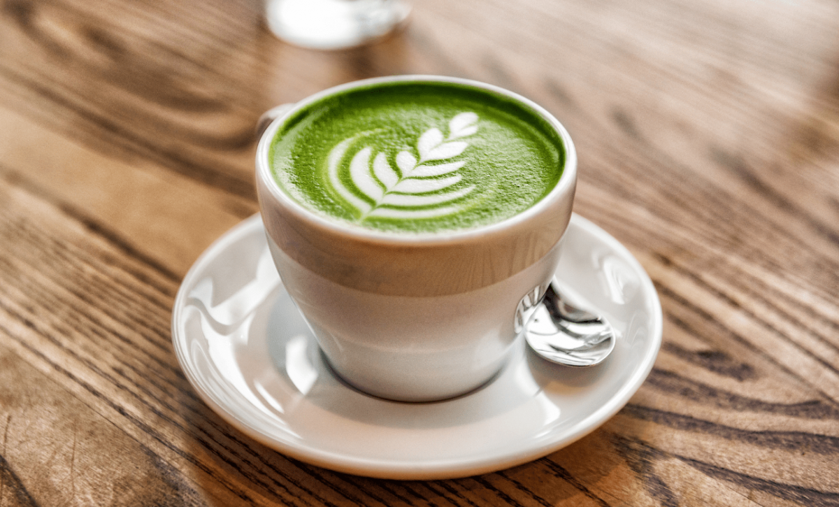 Beneficios y origen del matcha El té verde más popular de las redes sociales