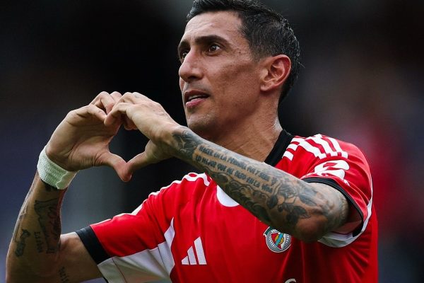 Benfica vence a Auckland City con doblete de Ángel Di María