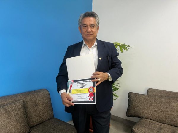Bernardo Avellán, presidente de la UHE, organiza el evento.