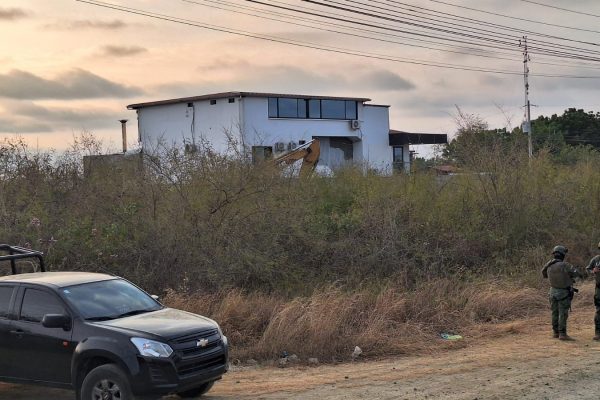 Bloque de seguridad allana la casa donde se escondía Fito; se reporta hallazgo de caletas con dinero
