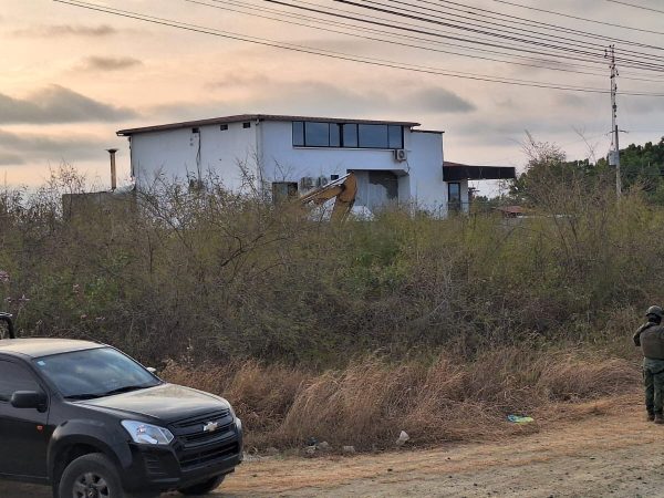 Bloque de seguridad allana la casa donde se escondía Fito; se reporta hallazgo de caletas con dinero
