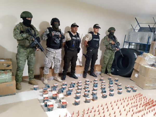 Bloque de seguridad incauta munición de largo alcance en bodega de encomiendas