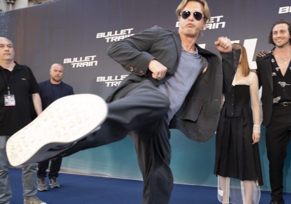 Brad Pitt lamenta no haber vivido una experiencia homosexual