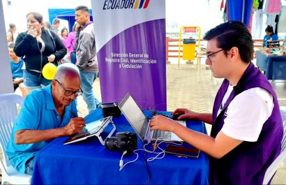 Brigada de cedulación beneficia a cerca de 50 ciudadanos en Puerto López, Manabí