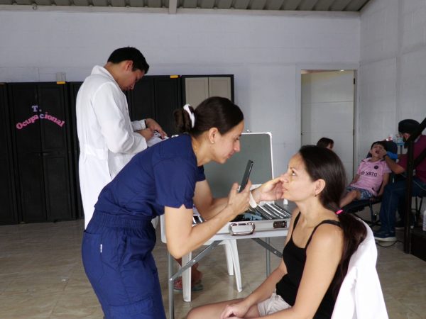 Brigada médica beneficia a 300 personas en San Jorge, Portoviejo
