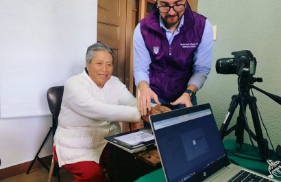 Brigada móvil del Registro Civil cedula a residentes del Hogar Santa Catalina Labouré en Quito