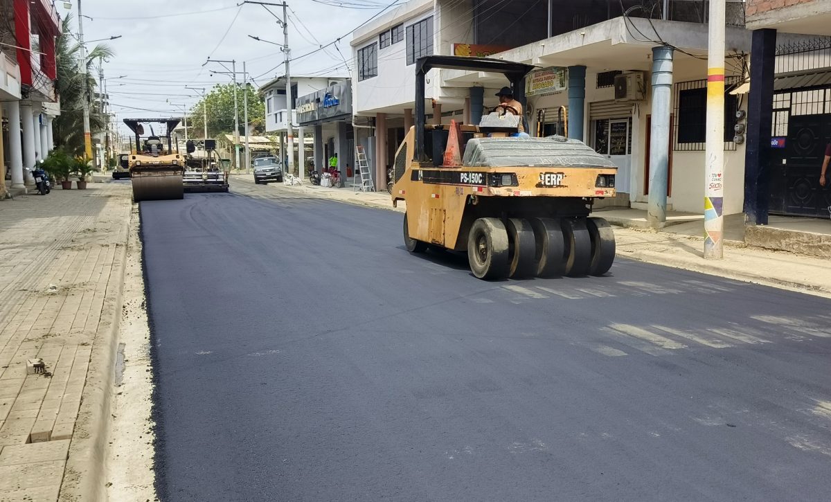 En total, serán 40 kilómetros de calles serán asfaltadas en Chone.