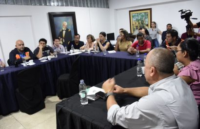 Mesa técnica entre autoridades y miembros de la Casa de la Cultura de Manabí