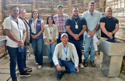 Representantes de la asociación, de la FAO y del Ministerio de Agricultura y Ganadería.