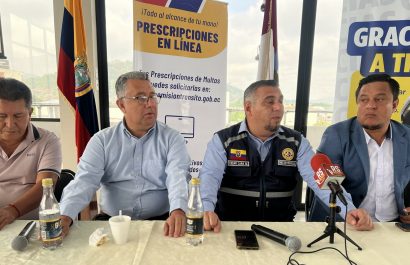 El director provincial de la CTE, se reunió con dirigentes del taxismo en Portoviejo.