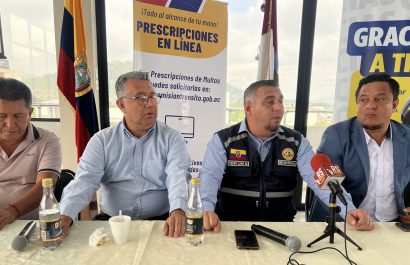 El director provincial de la CTE, se reunió con dirigentes del taxismo en Portoviejo.