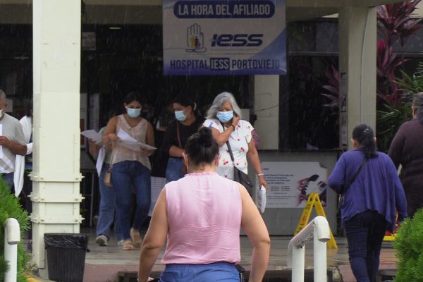 El tiempo de atención
para citas de primera vez se mantendrá, según el memorando del IESS.