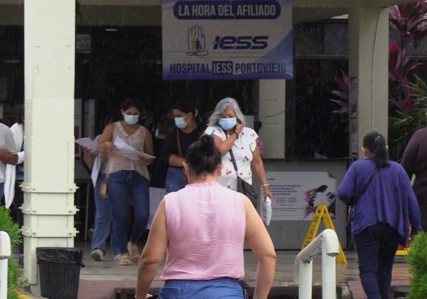 El tiempo de atención
para citas de primera vez se mantendrá, según el memorando del IESS.