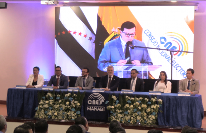 CNE entrega credenciales a asambleístas electos de Manabí