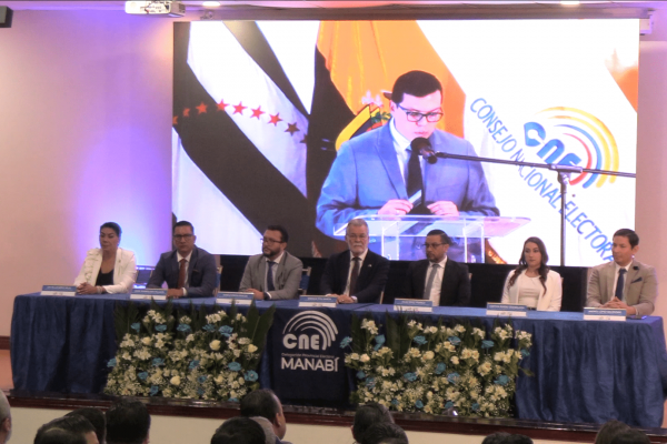 CNE entrega credenciales a asambleístas electos de Manabí