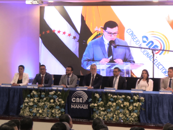 CNE entrega credenciales a asambleístas electos de Manabí