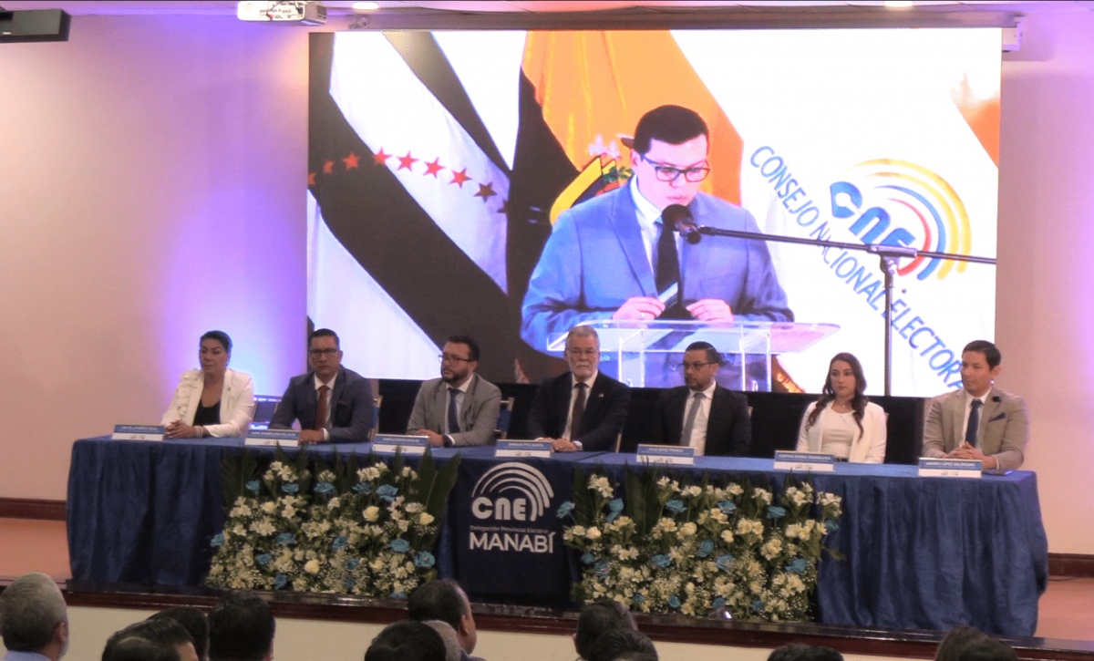 CNE entrega credenciales a asambleístas electos de Manabí