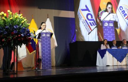CNE entrega credenciales a asambleístas electos para período 2025-2029