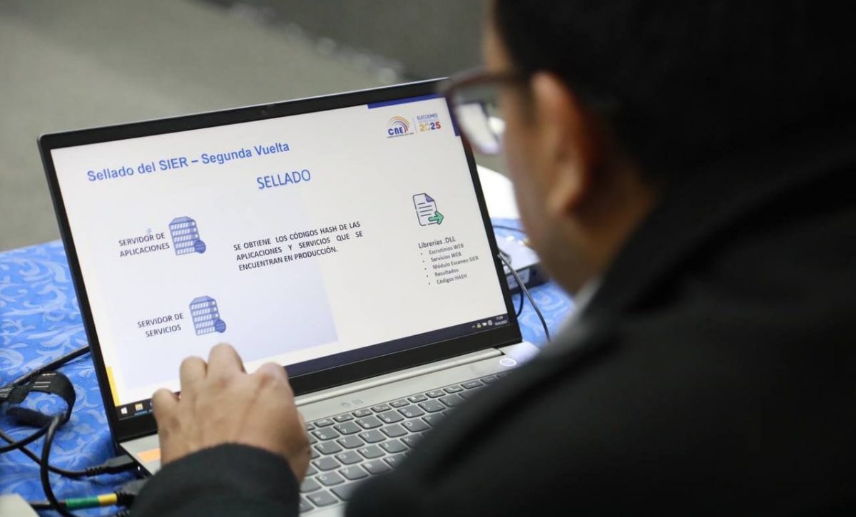 CNE refuerza seguridad del Sistema Informático de Escrutinios y Resultados para garantizar transparencia en las elecciones presidenciales de Ecuador del 13 de abril.
