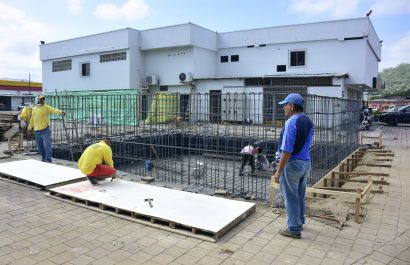 La surtidora se construye en la parte posterior de la gasolinera El Salto.