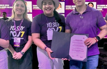 Aurora Valle recibió su credencial como directora provincial de ADN, de manos del presidente Daniel Noboa.