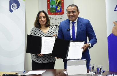 Jeaneth Coque, directora ejecutiva del INPC, y el alcalde de Portoviejo, Javier Pincay, firmaron el convenio.