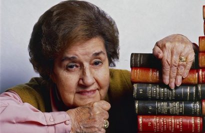 María del Socorro Tellado López, conocida mundialmente como Corín Tellado, fue "la gran dama de la novela romántica".