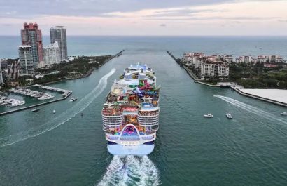 El crucero más grande del mundo, en la actualidad, es el Icon of the Seas de Royal Caribbean. Mide 365 metros de proa a popa.