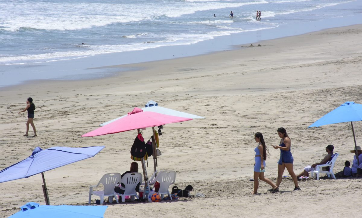 La playa de Crucita ya está recibiendo a turistas de otras provincias.