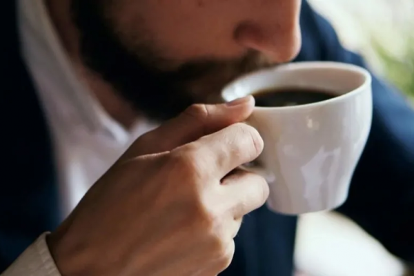 Café matutino Beneficios y riesgos para la salud según expertos
