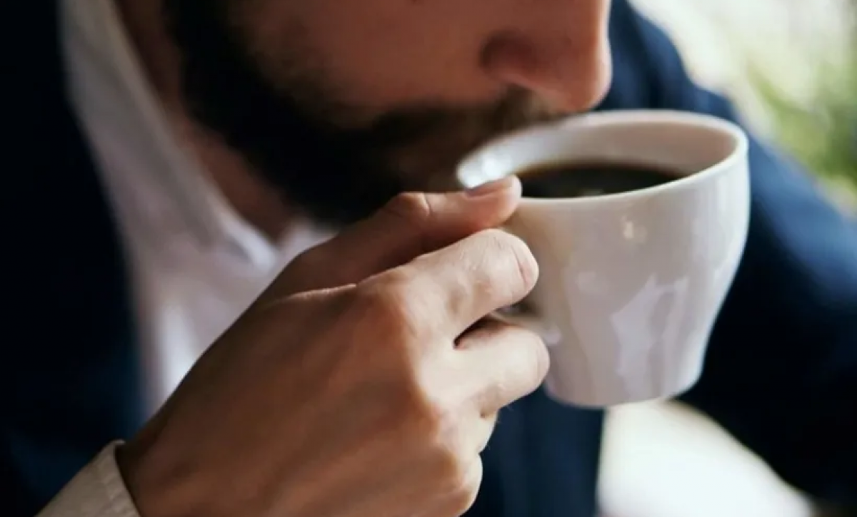 Café matutino Beneficios y riesgos para la salud según expertos