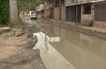 Calles intransitables y mal olor afectan a dos ciudadelas de Portoviejo