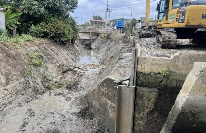 El lodo en el canal de agua alcanzó 1,50 metros de altura.