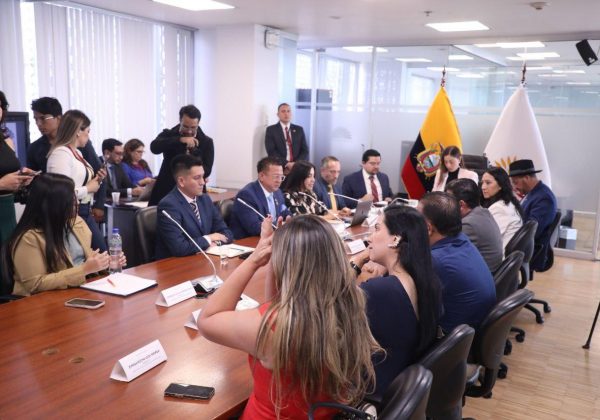 Cancillería aclara: arancel 4x4 no aplica a envíos de migrantes ecuatorianos